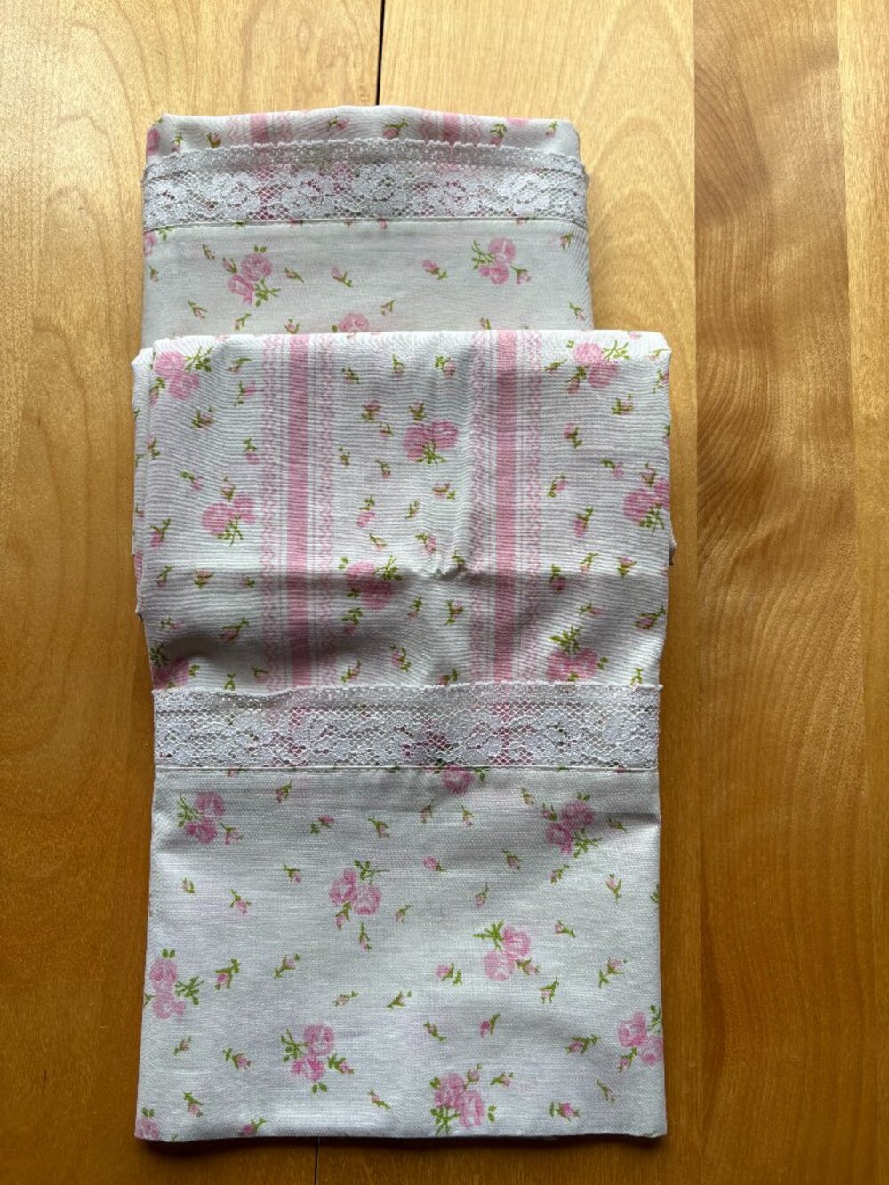 Set of Vintage Pink Rose Standard Size Pillowcases - Picture 2 of 4